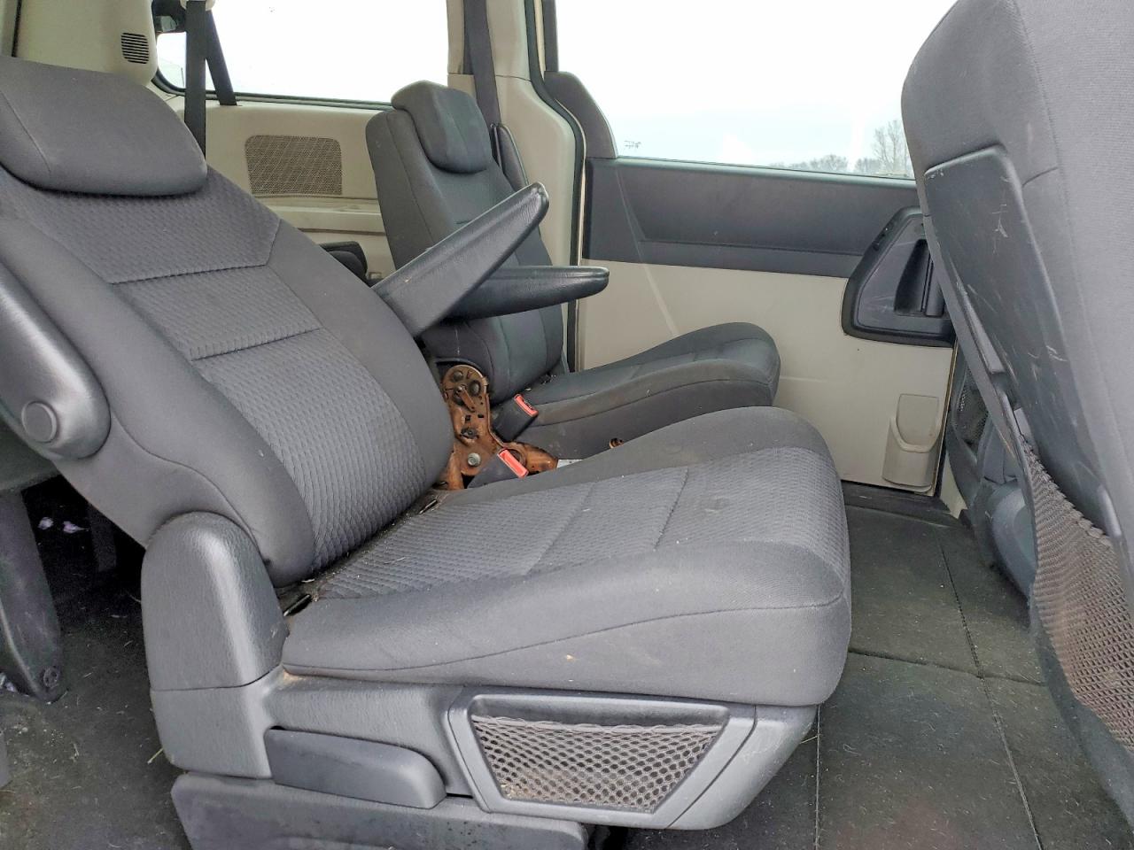 2010 DODGE GRAND CARAVAN SXT photo 11