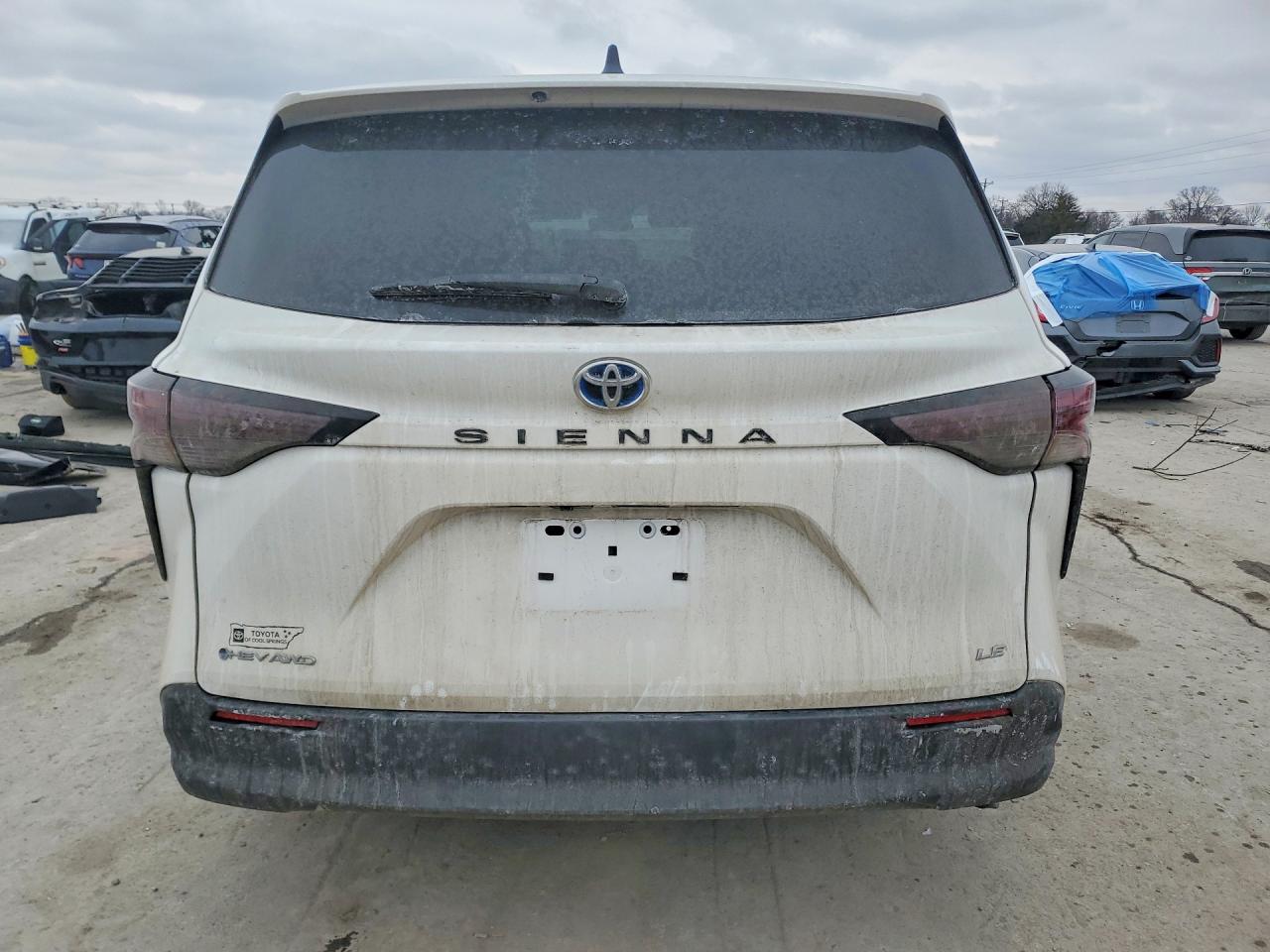 2025 TOYOTA SIENNA LE photo 16