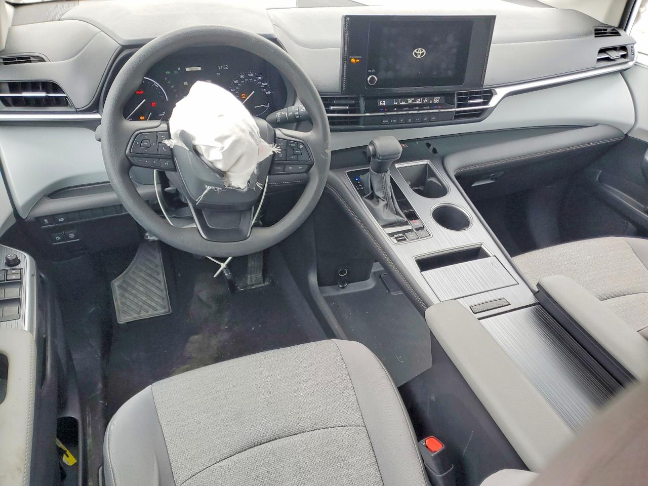 2025 TOYOTA SIENNA LE photo 22