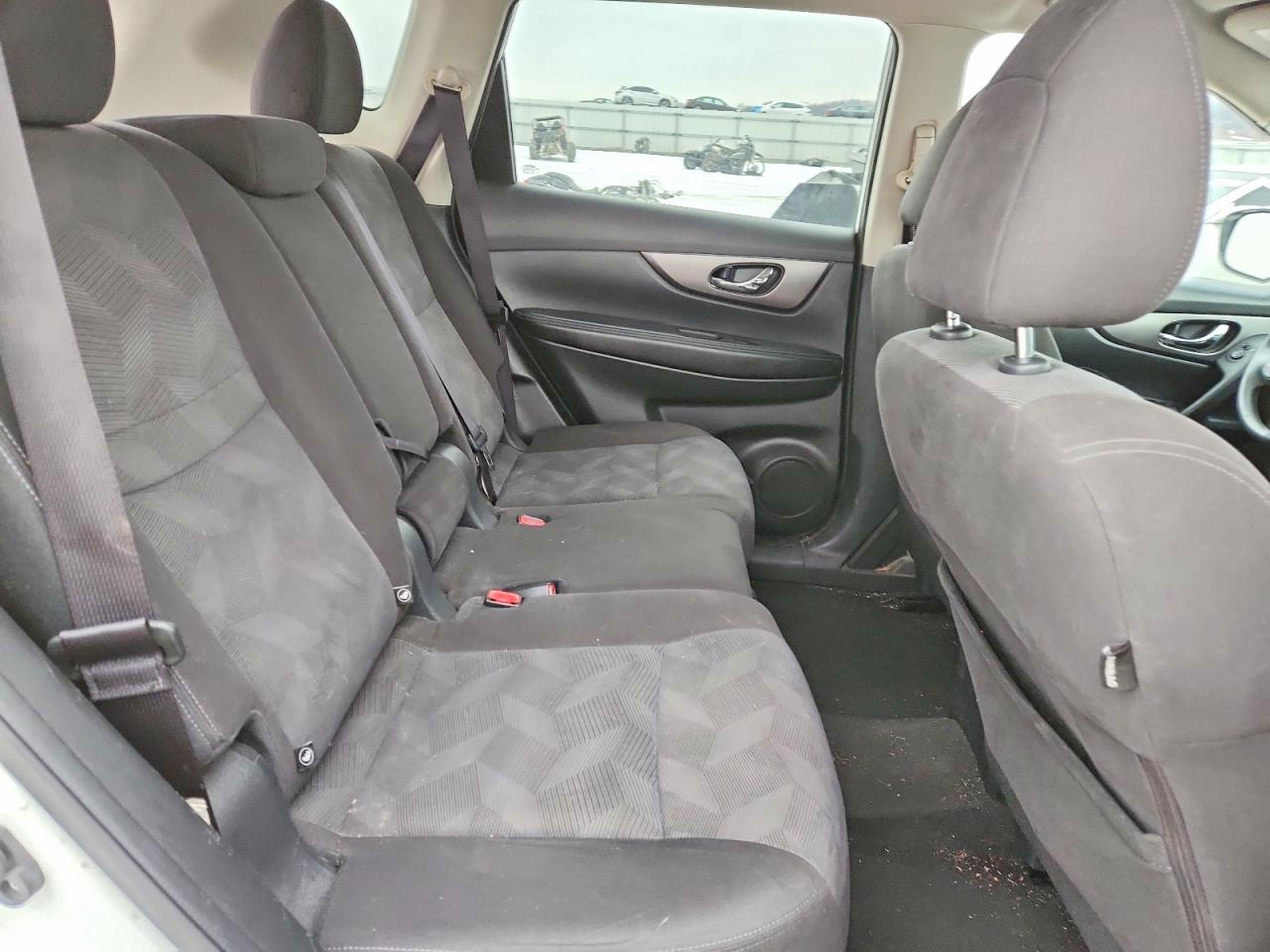 2016 NISSAN ROGUE S photo 11
