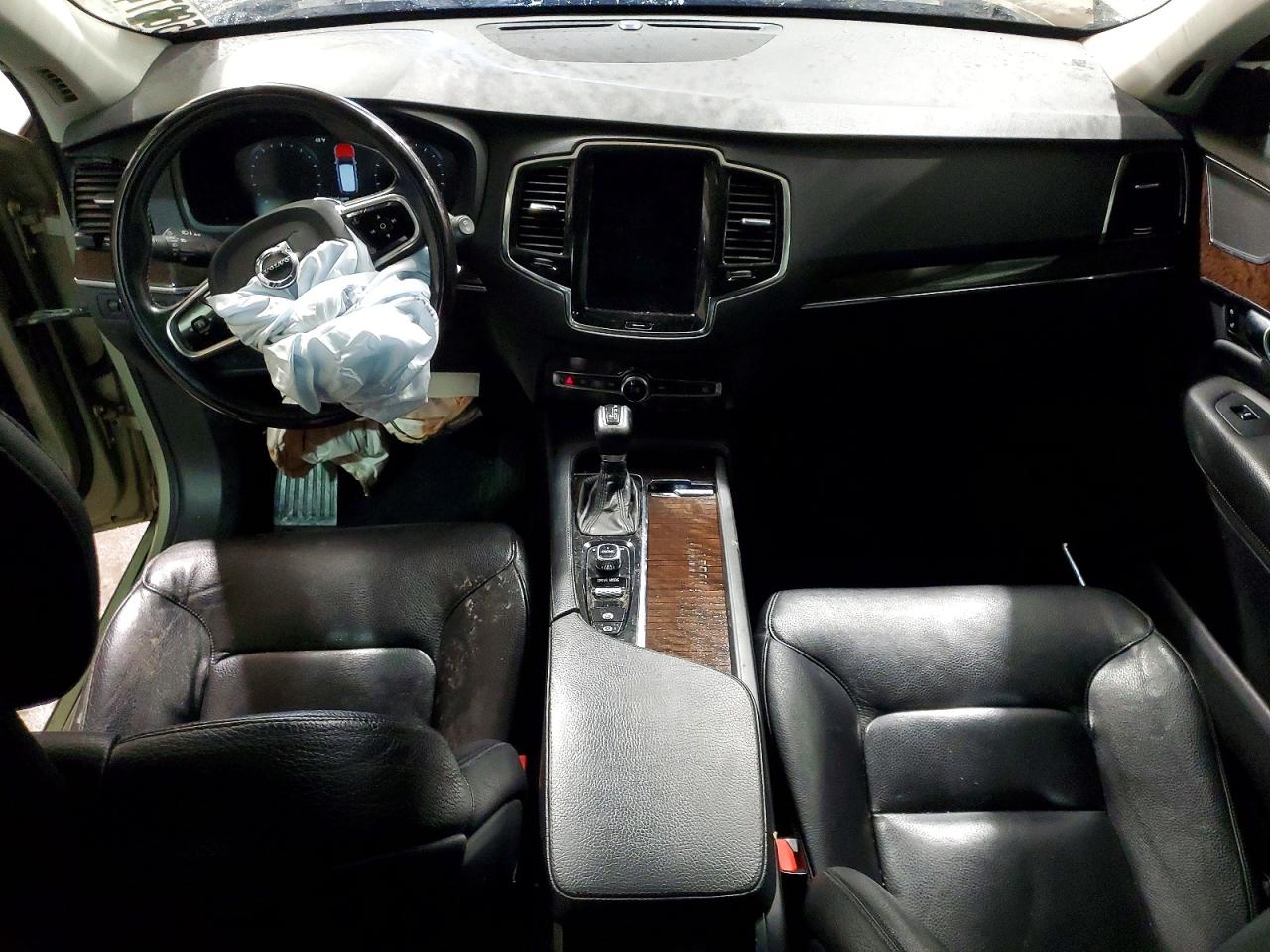 2016 VOLVO XC90 T6 photo 22