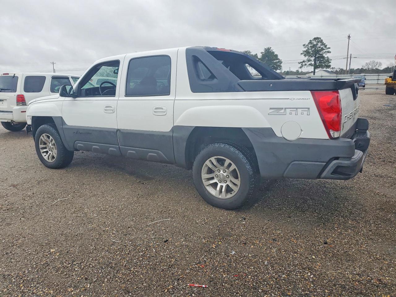 2004 CHEVROLET AVALANCHE C1500 photo 2