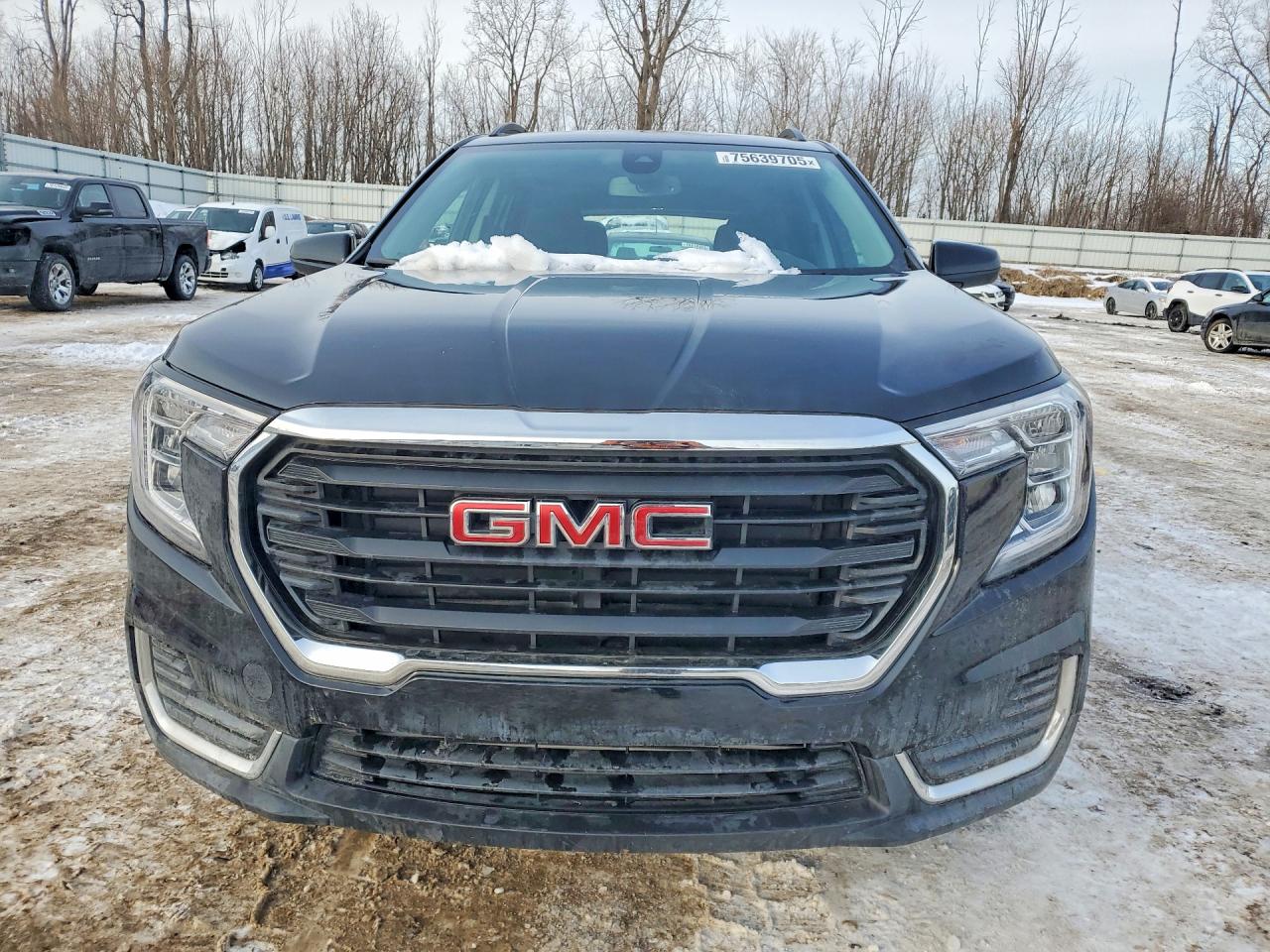 2024 GMC TERRAIN SLE photo 9