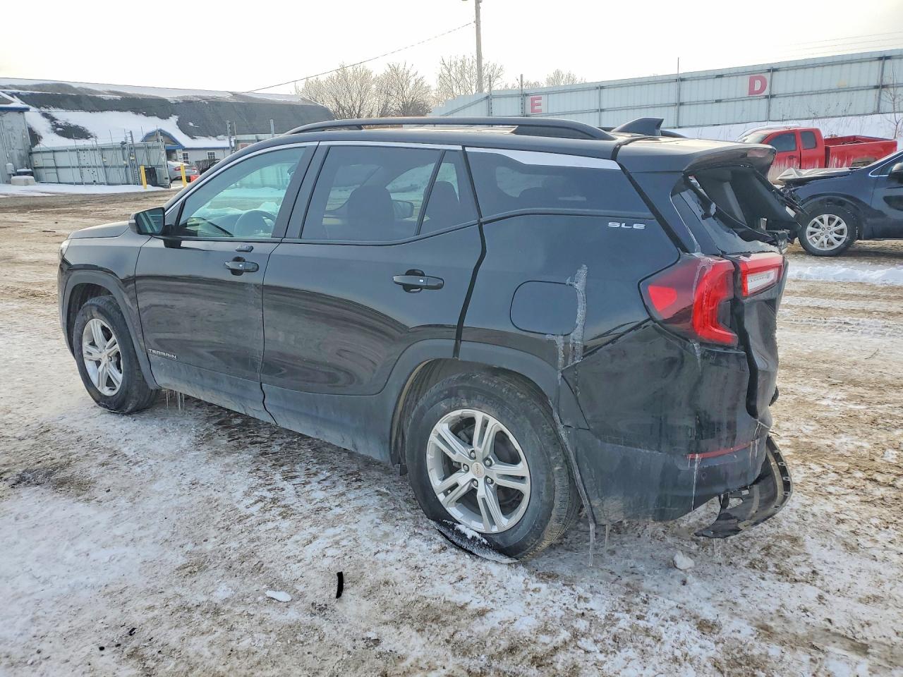 2024 GMC TERRAIN SLE photo 3