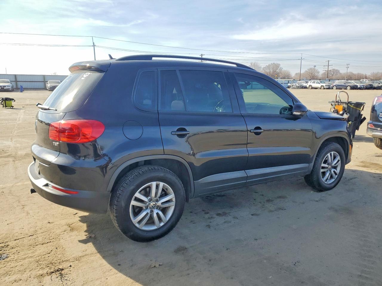 2016 VOLKSWAGEN TIGUAN photo 3