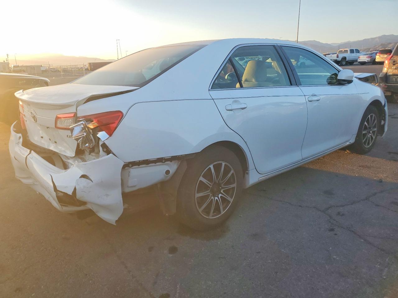 2012 TOYOTA CAMRY LE photo 5