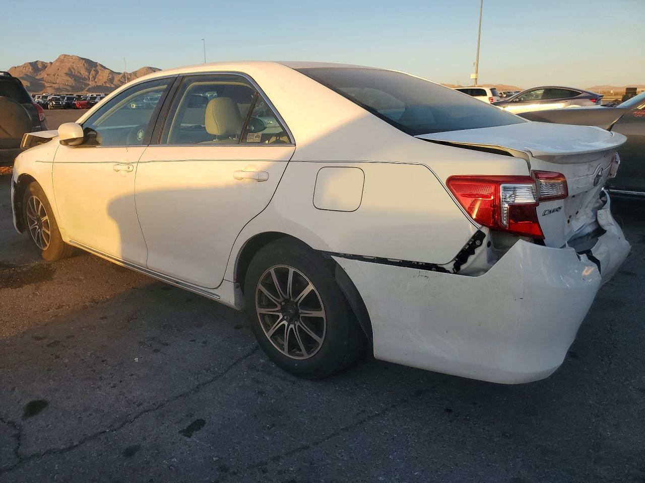 2012 TOYOTA CAMRY LE photo 3