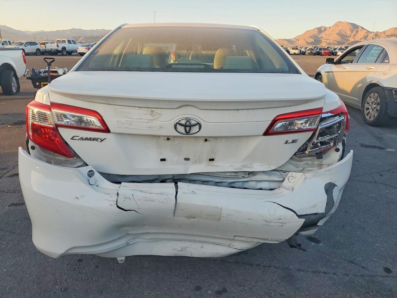 2012 TOYOTA CAMRY LE photo 11