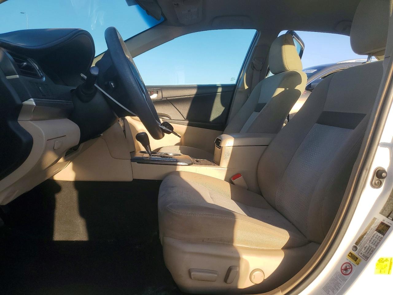 2012 TOYOTA CAMRY LE photo 13