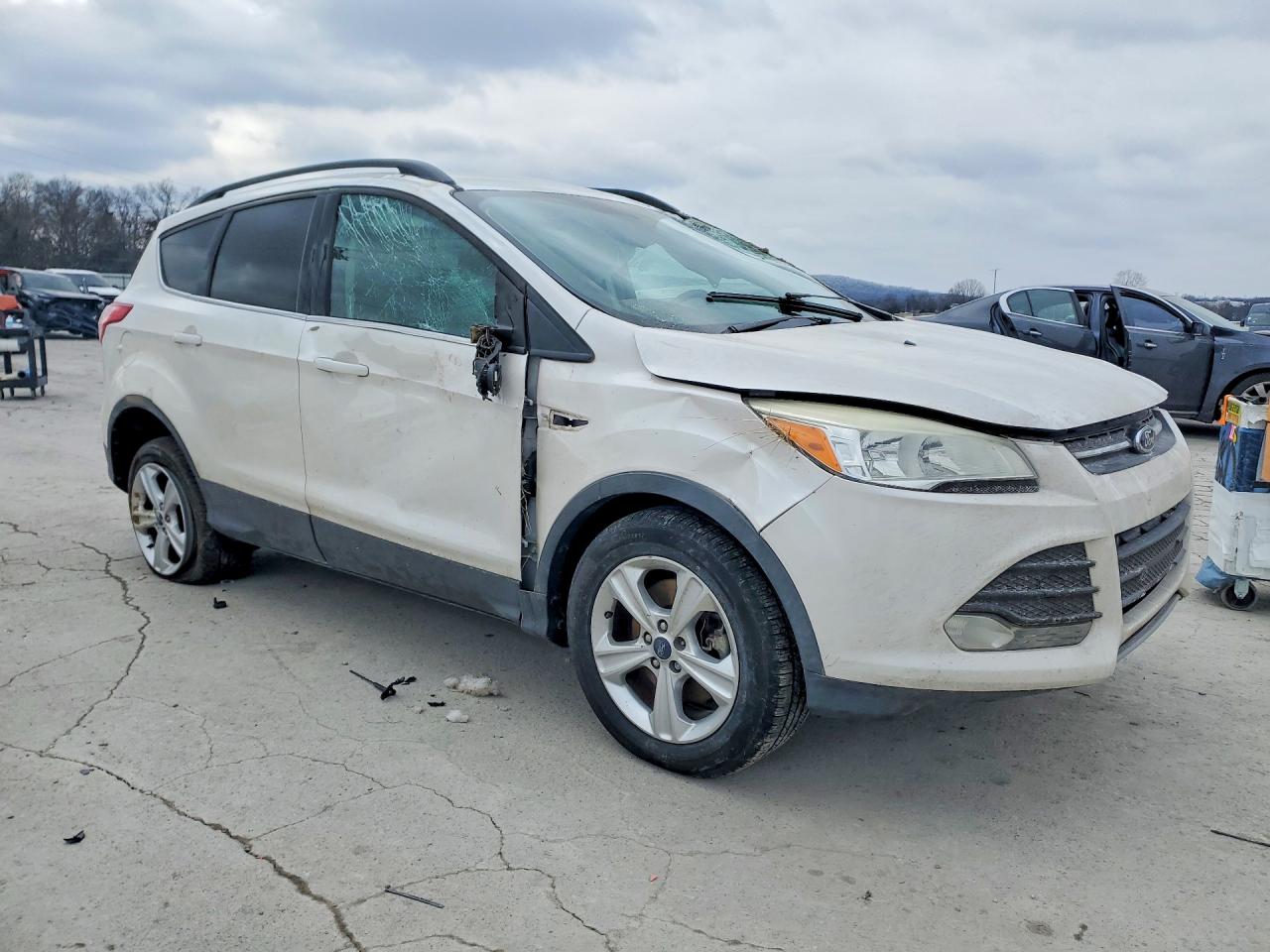 2016 FORD ESCAPE SE photo 4