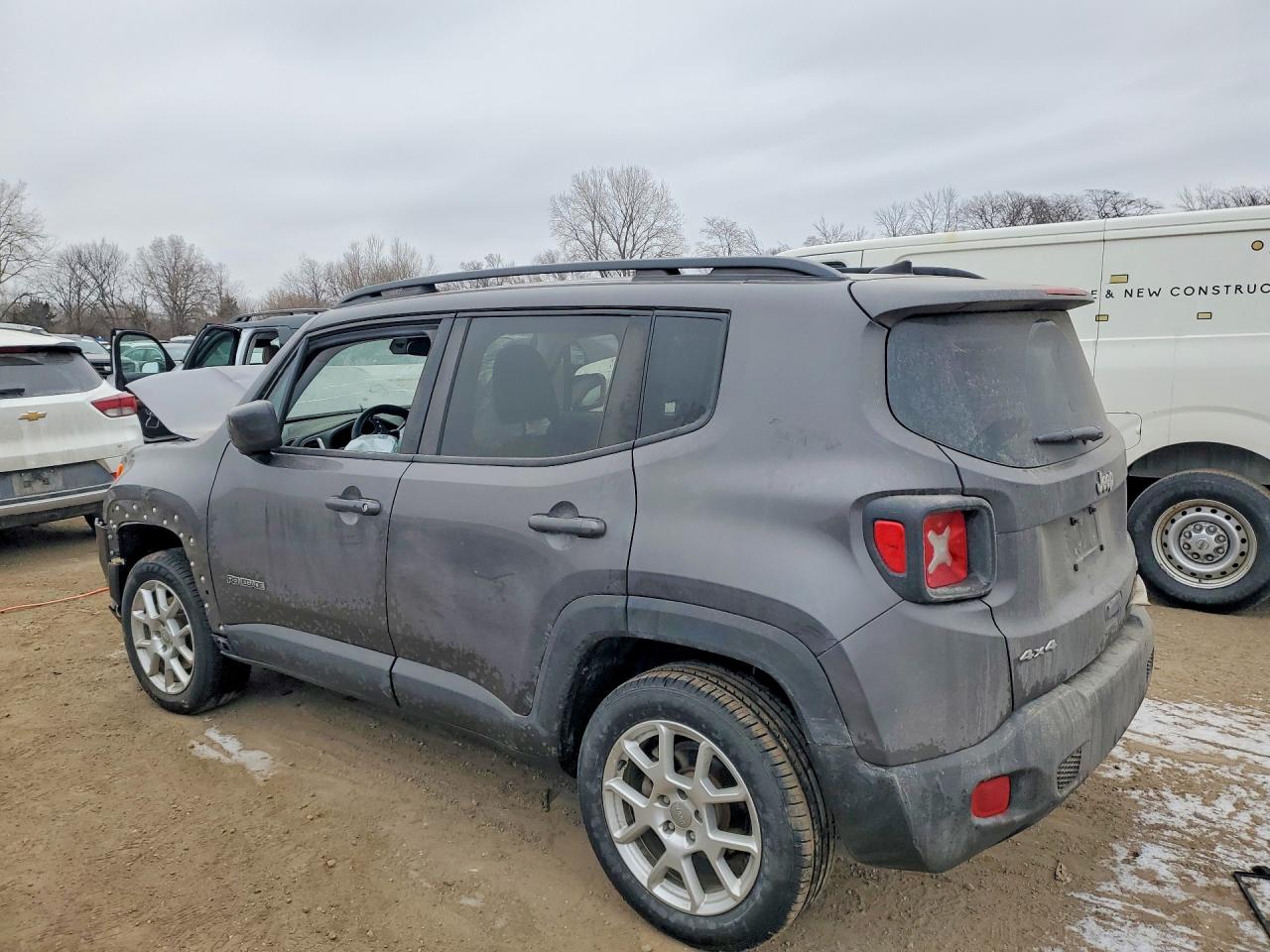 2019 JEEP RENEGADE LATITUDE photo 3