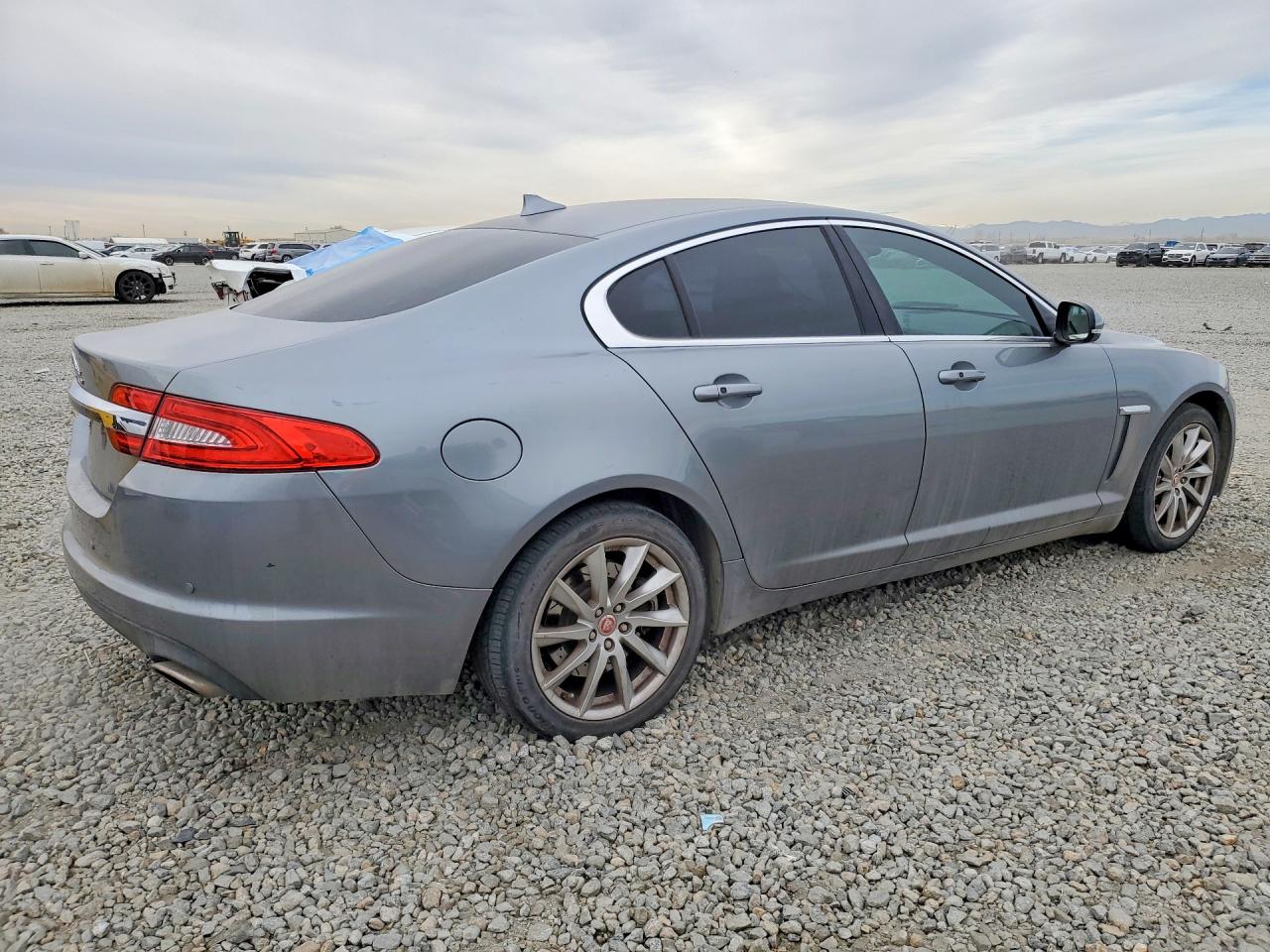 2015 JAGUAR XF 2.0T PREMIUM photo 3
