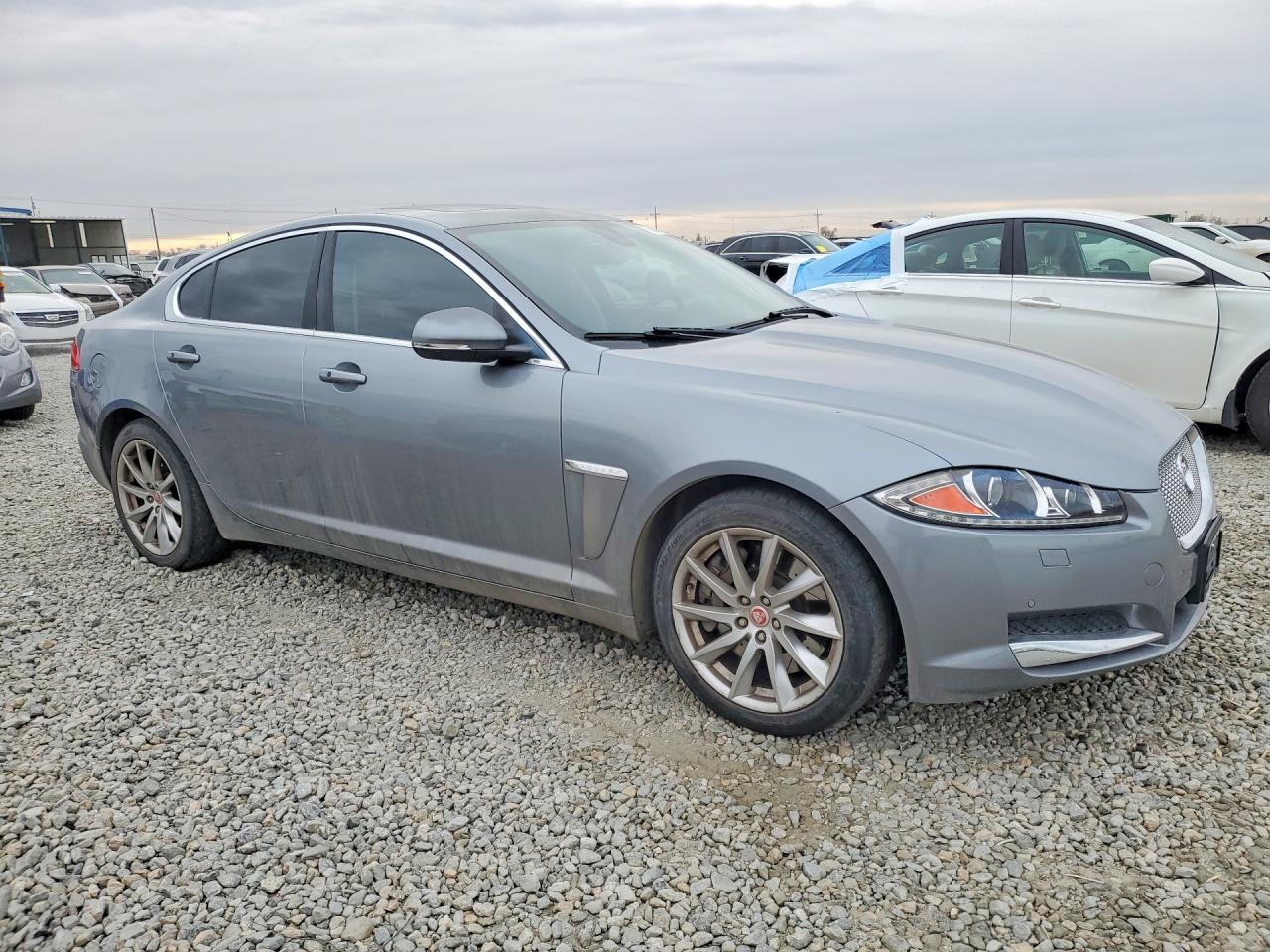 2015 JAGUAR XF 2.0T PREMIUM photo 4
