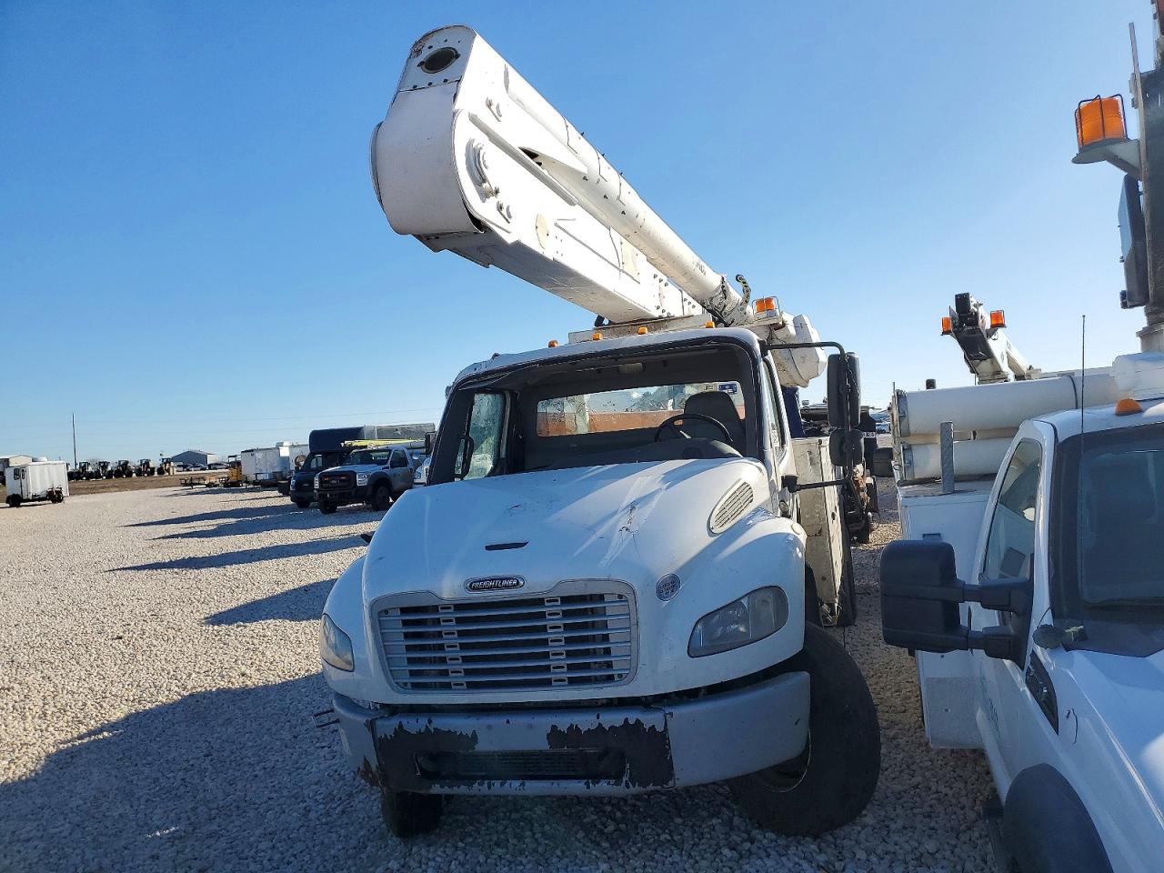 2019 FREIGHTLINER M2 106 MED photo 2