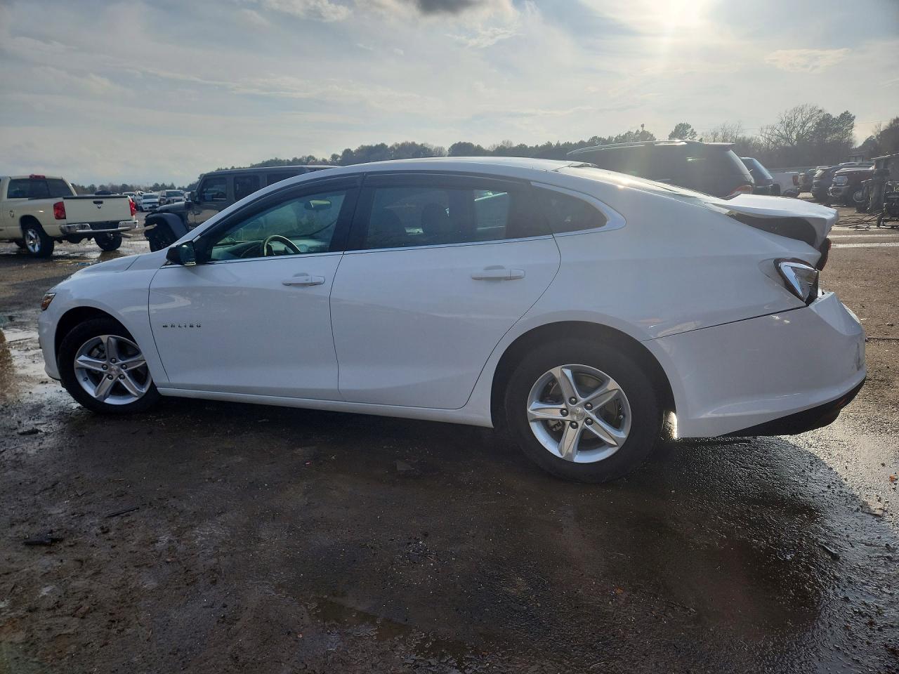 2023 CHEVROLET MALIBU LS photo 4