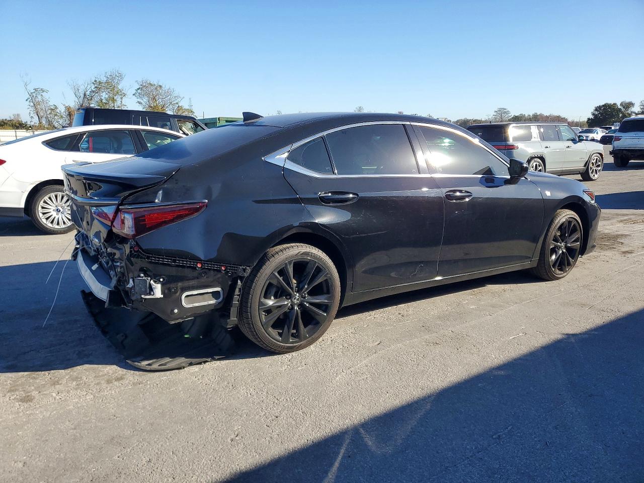 2023 LEXUS ES 300H F SPORT HANDLING photo 3
