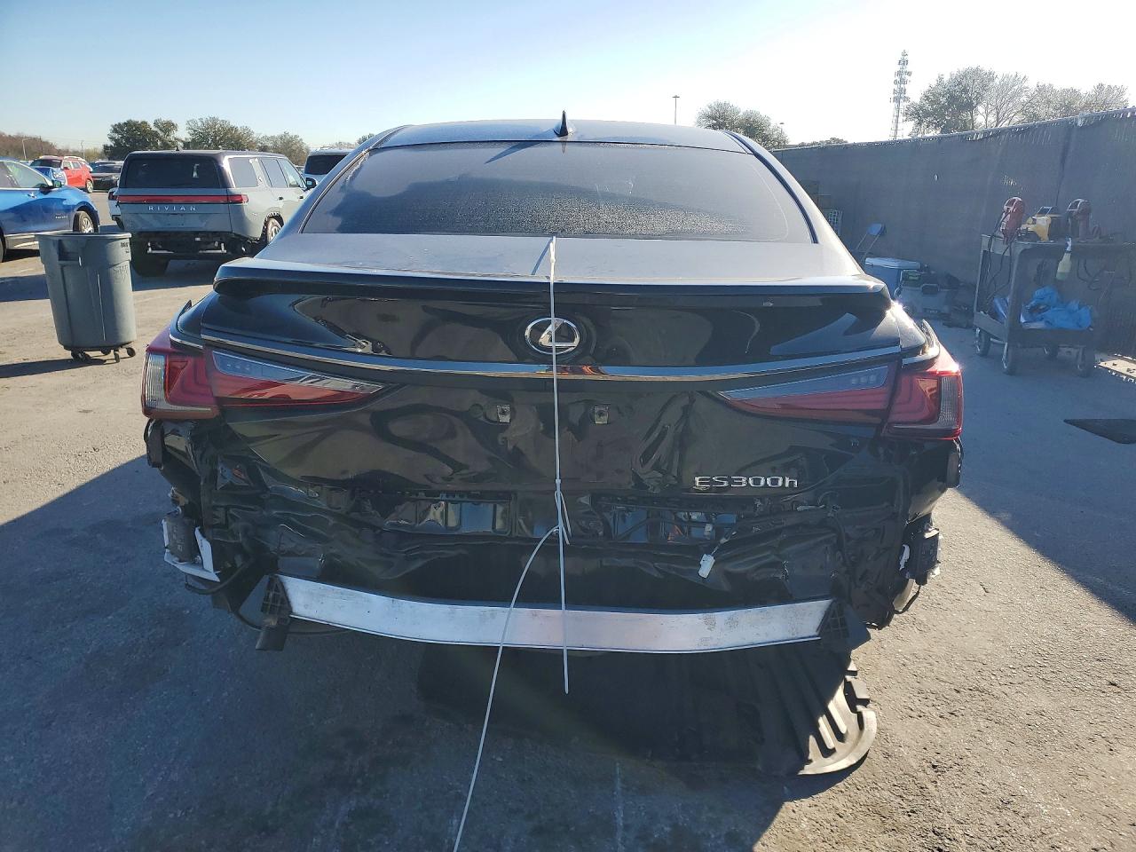 2023 LEXUS ES 300H F SPORT HANDLING photo 6