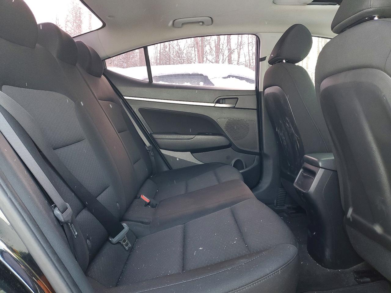 2019 HYUNDAI ELANTRA photo 10
