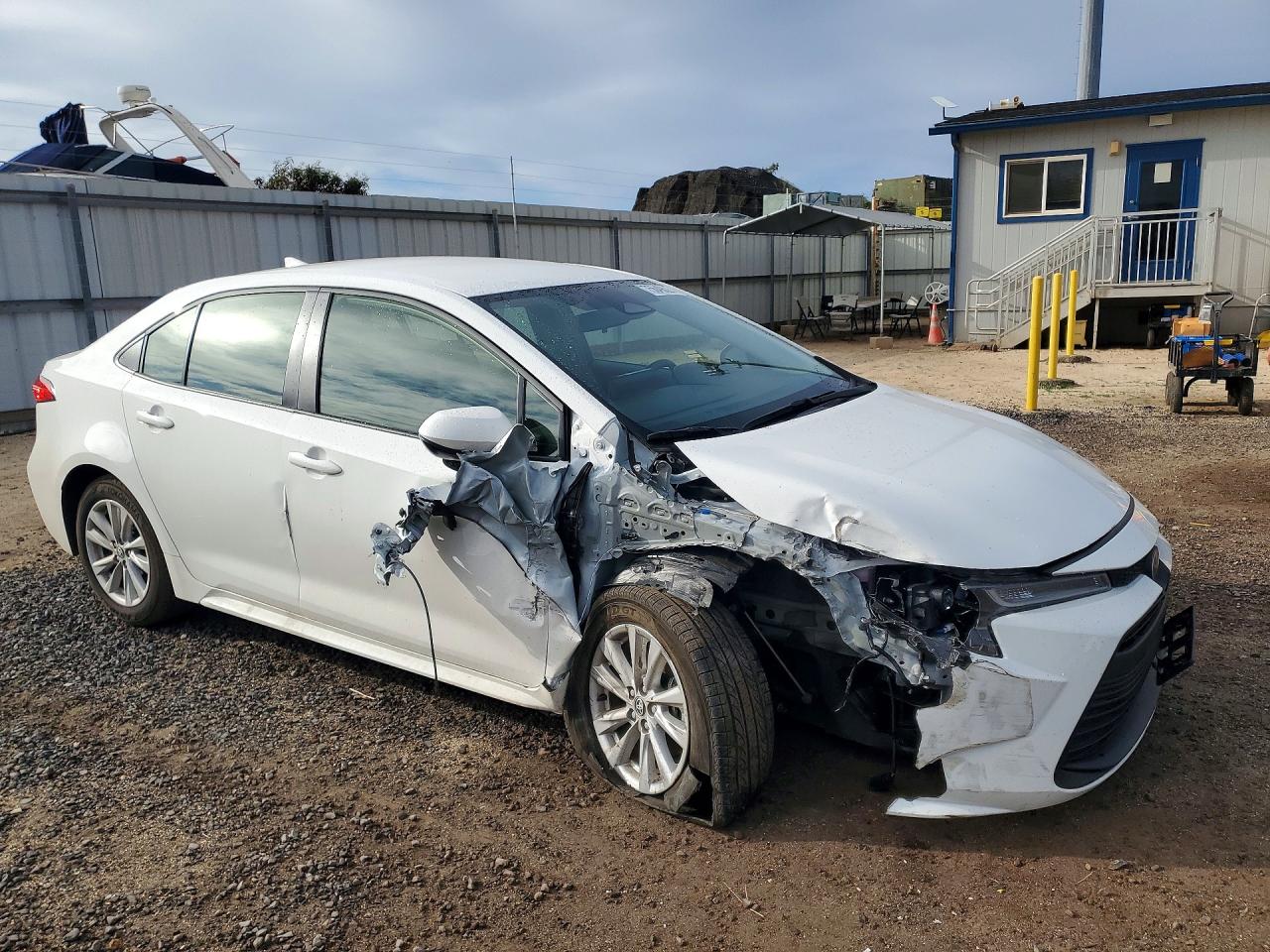 2025 TOYOTA COROLLA LE photo 4