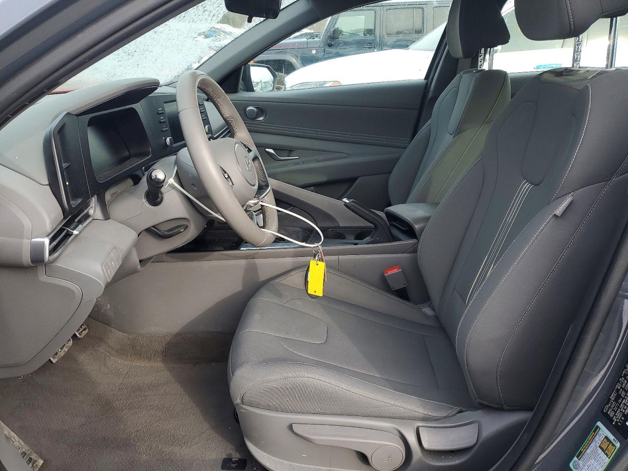 2025 HYUNDAI ELANTRA SEL SPORT photo 13