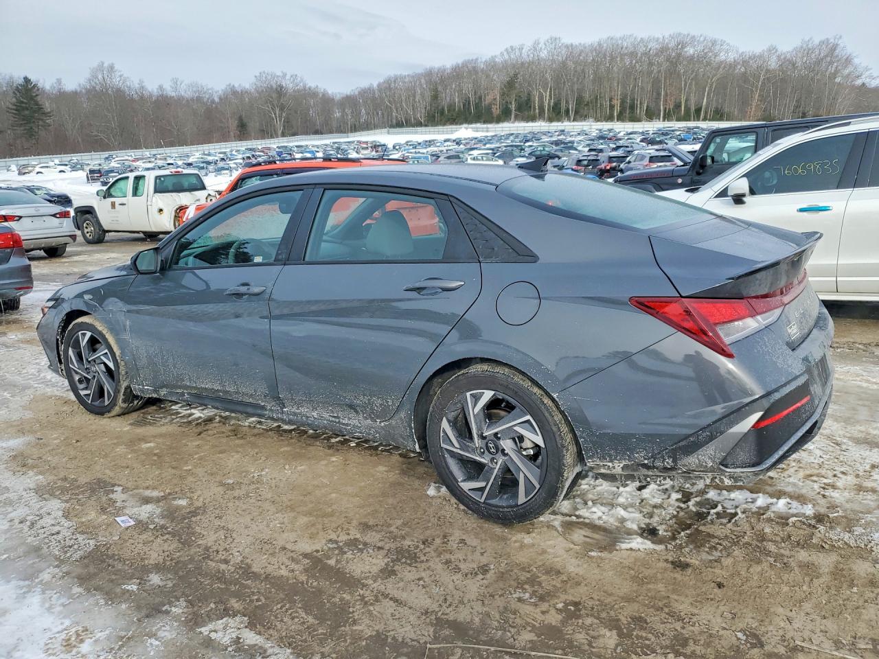 2025 HYUNDAI ELANTRA SEL SPORT photo 3