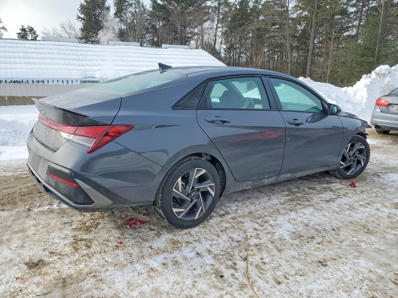 2025 HYUNDAI ELANTRA SEL SPORT photo 5