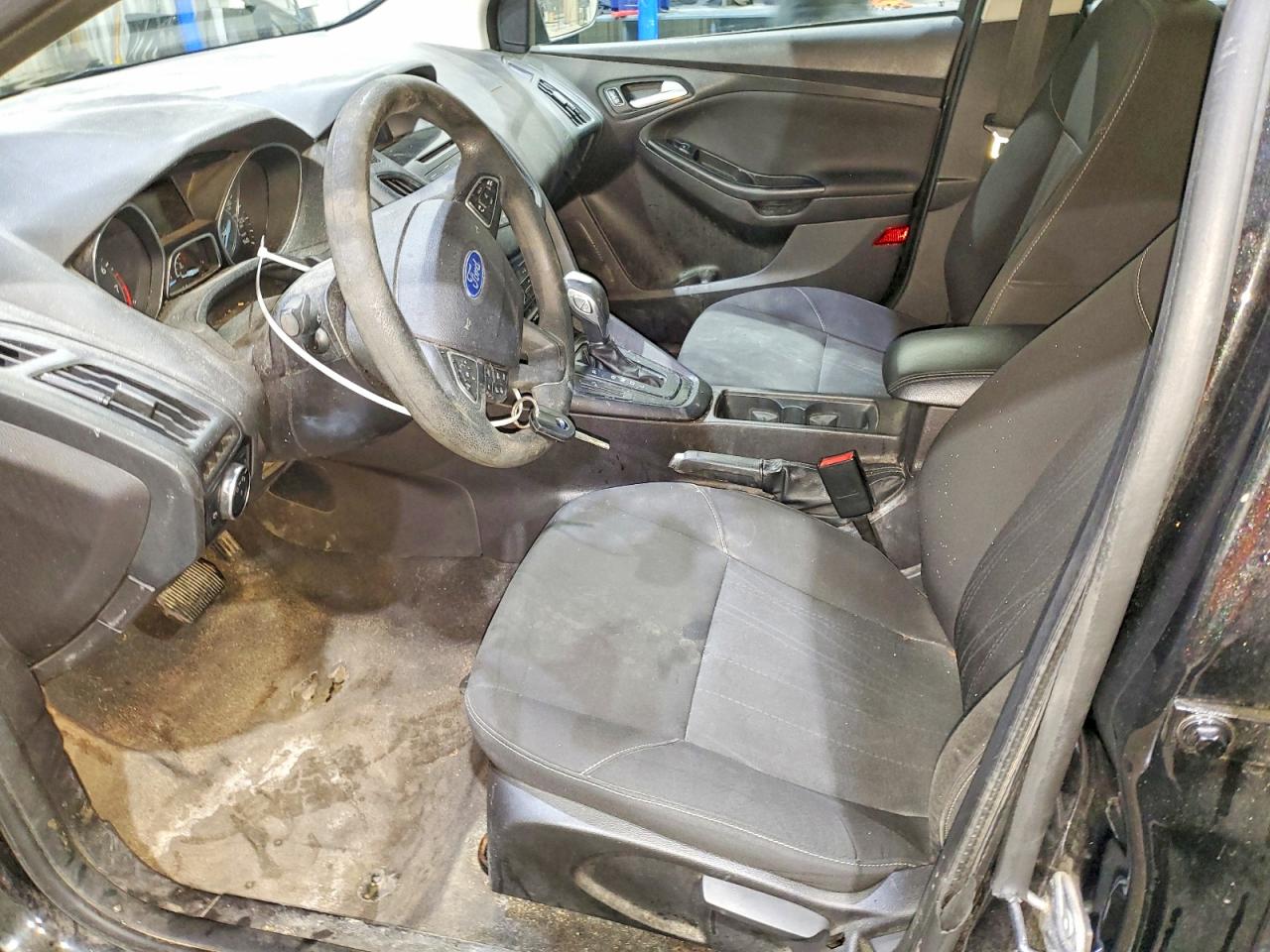 2015 FORD FOCUS SE photo 19
