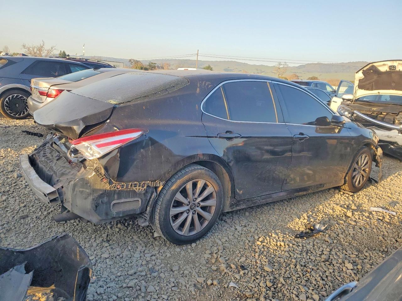 2018 TOYOTA CAMRY LE photo 5