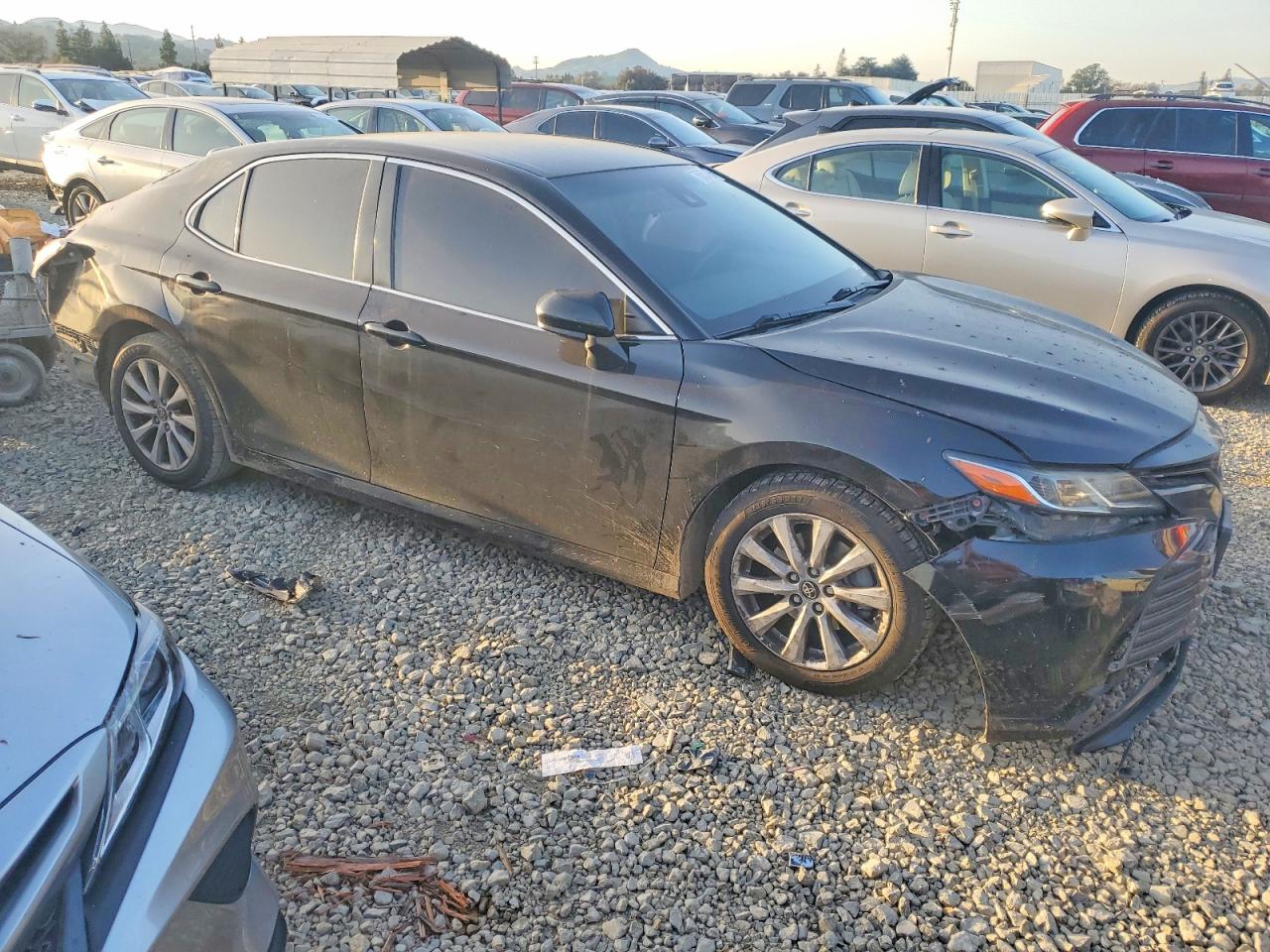 2018 TOYOTA CAMRY LE photo 7