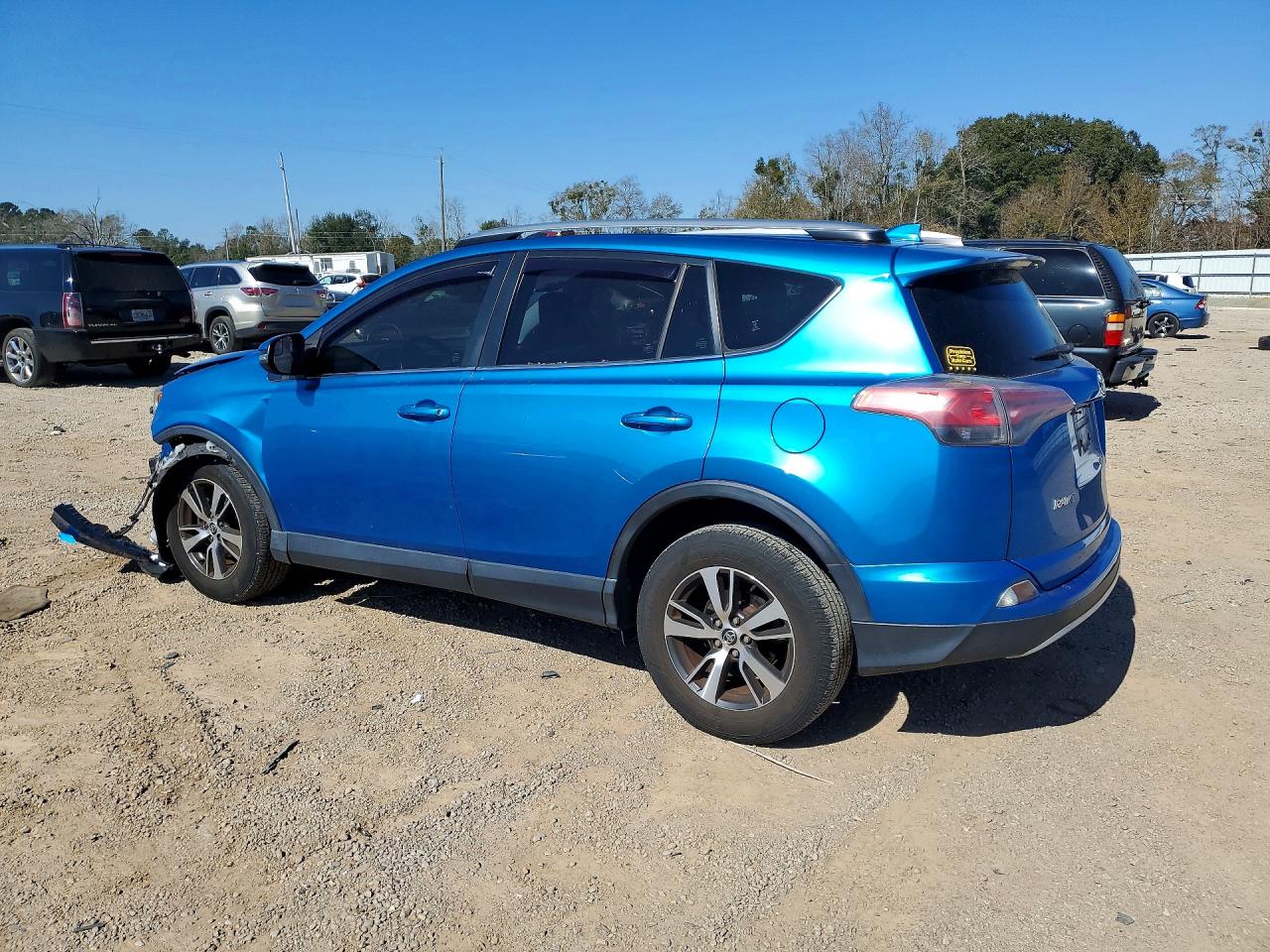2017 TOYOTA RAV4 XLE photo 3