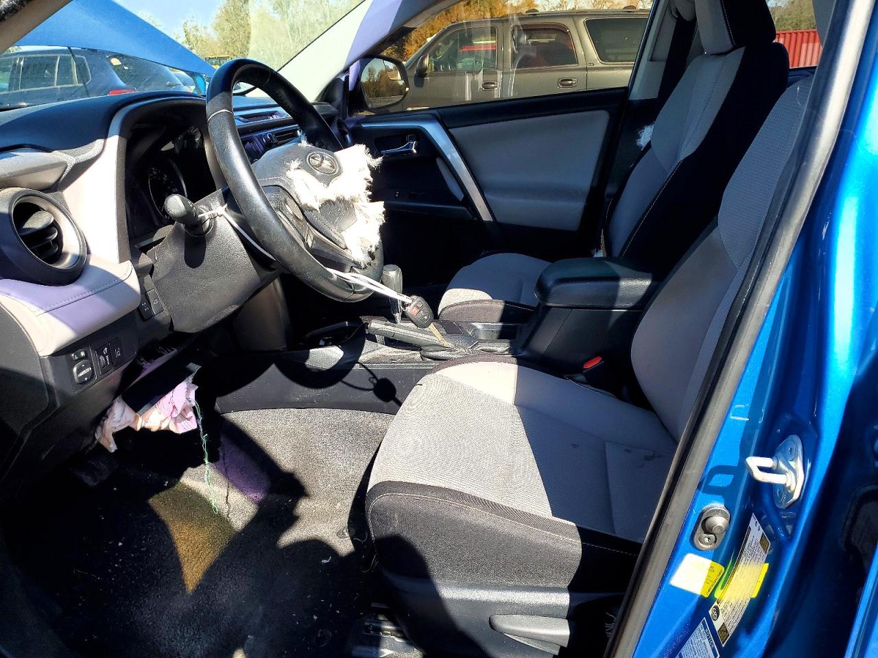 2017 TOYOTA RAV4 XLE photo 13