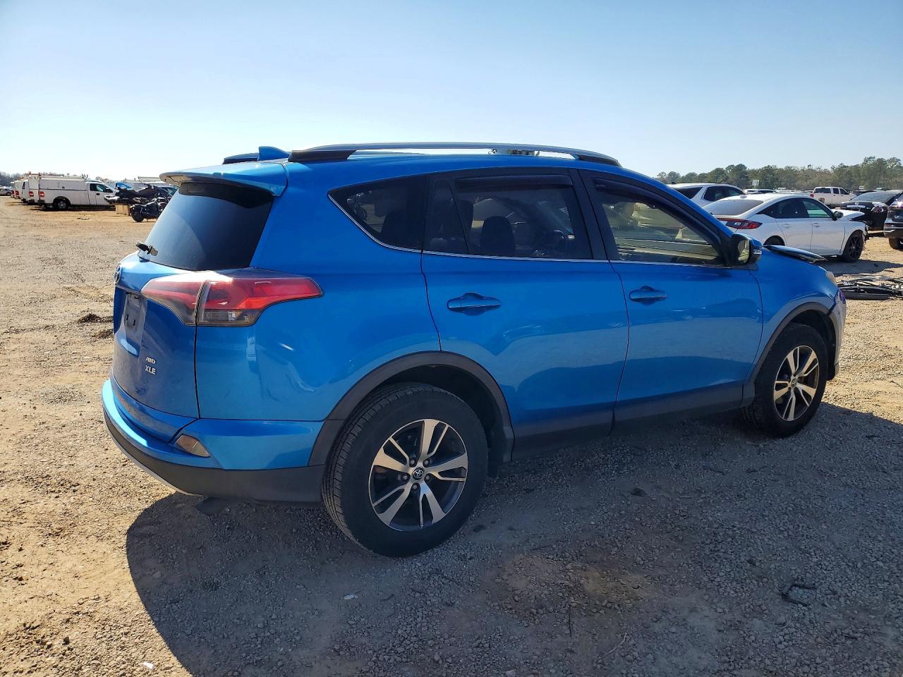 2017 TOYOTA RAV4 XLE photo 5