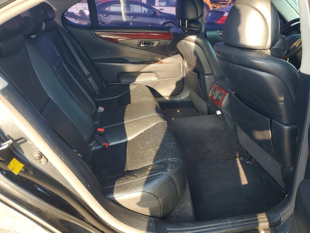 2010 LEXUS LS 460L photo 10
