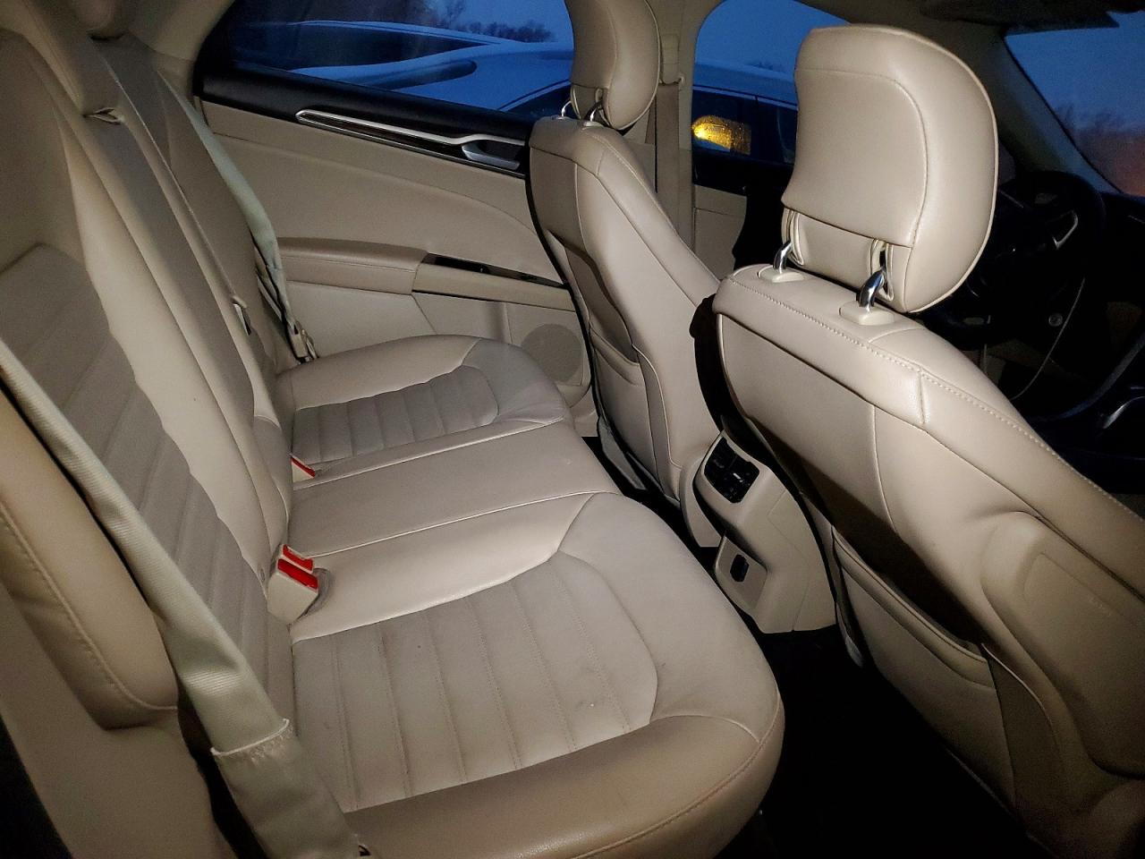 2015 FORD FUSION SE photo 10