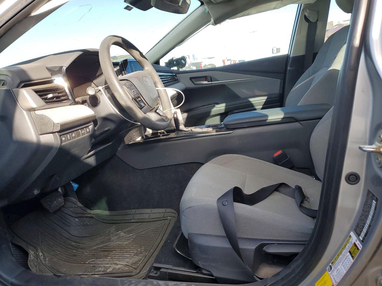 2025 TOYOTA CAMRY LE photo 7