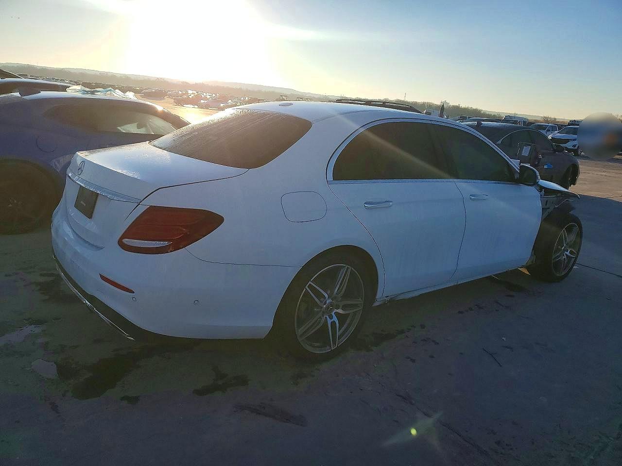 2018 MERCEDES-BENZ E 300 photo 3