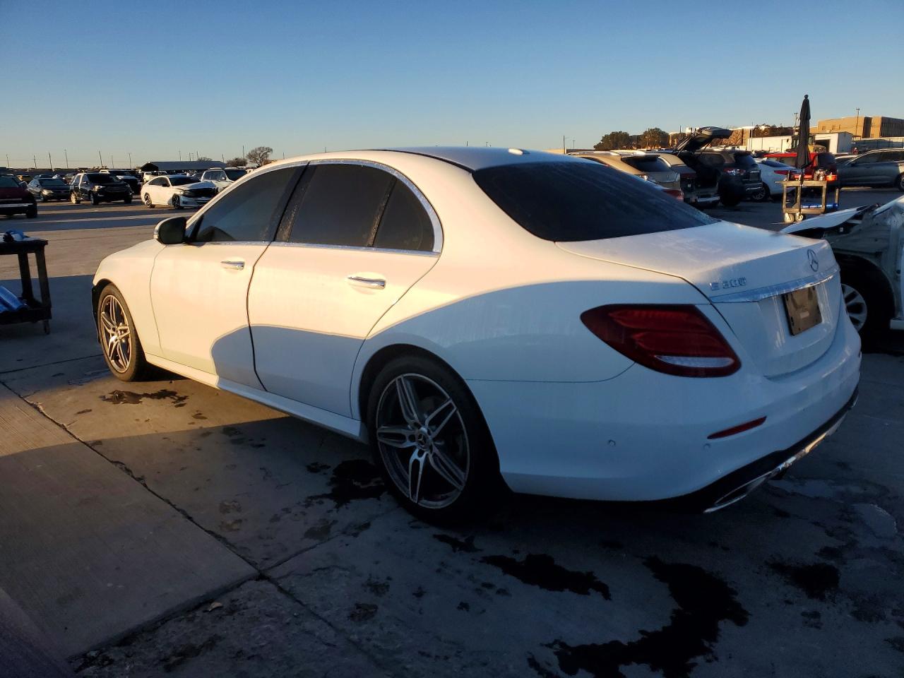 2018 MERCEDES-BENZ E 300 photo 2
