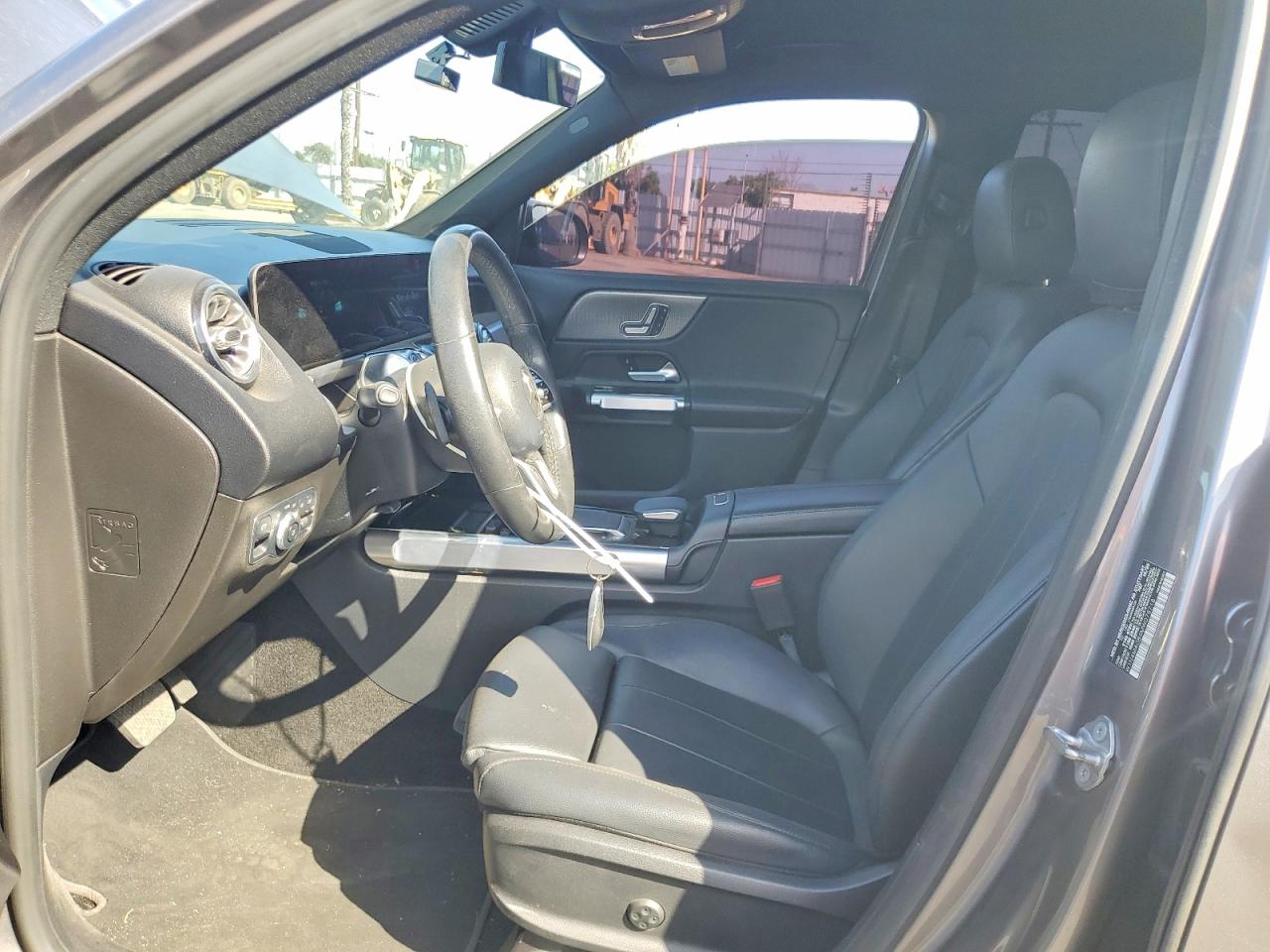 2021 MERCEDES-BENZ GLB 250 photo 7
