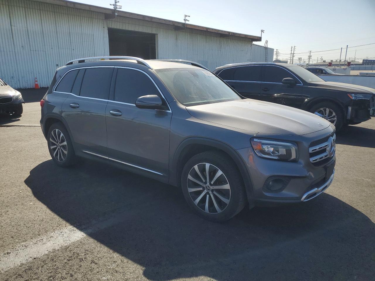 2021 MERCEDES-BENZ GLB 250 photo 4