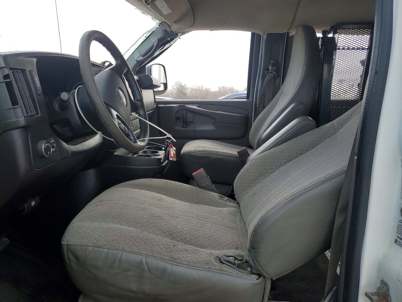 2013 GMC SAVANA G3500 LT photo 13