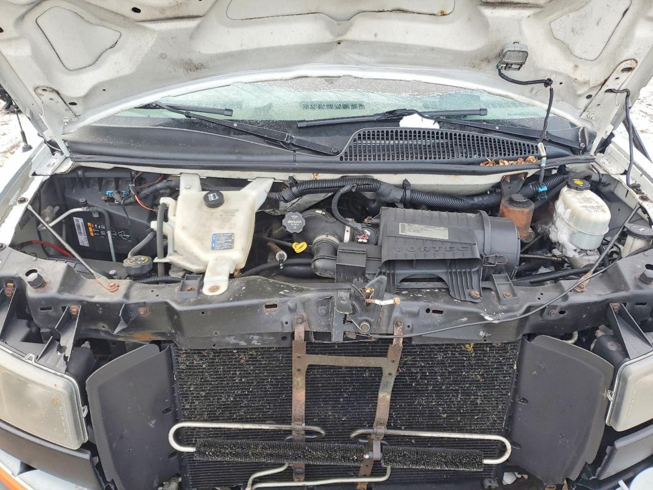 2013 GMC SAVANA G3500 LT photo 23