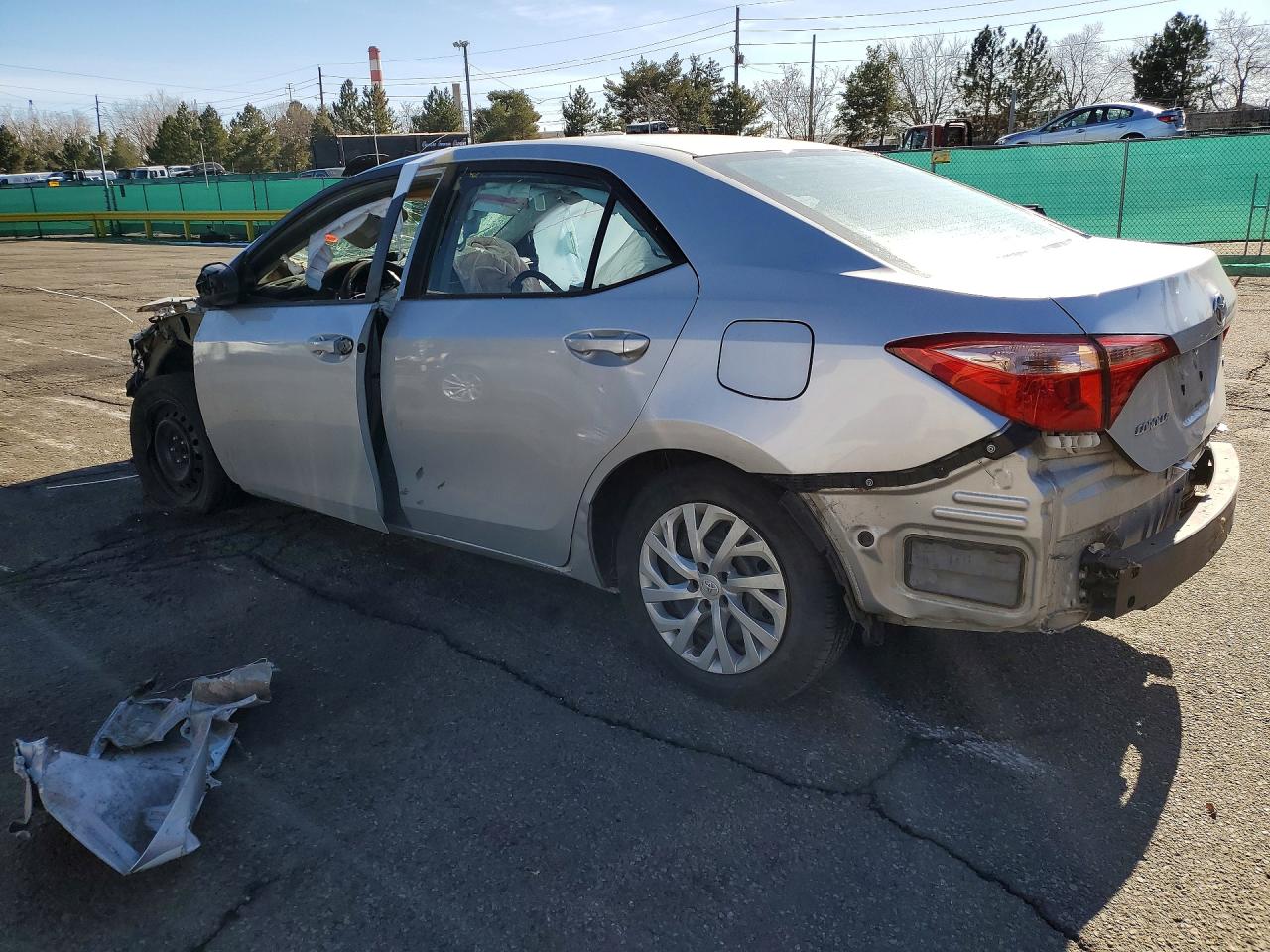 2018 TOYOTA COROLLA L photo 3