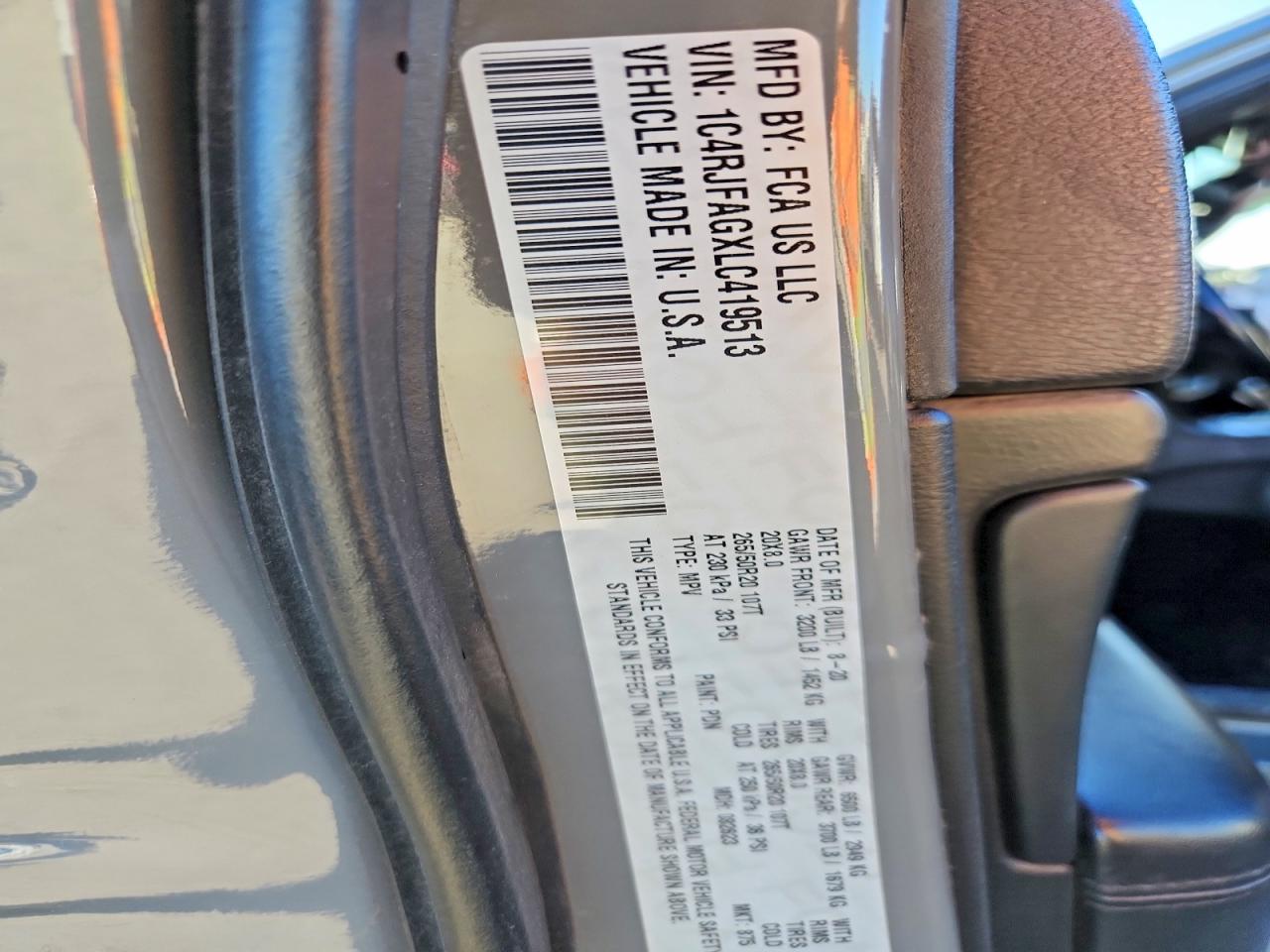 2020 JEEP GRAND CHEROKEE LAREDO photo 13