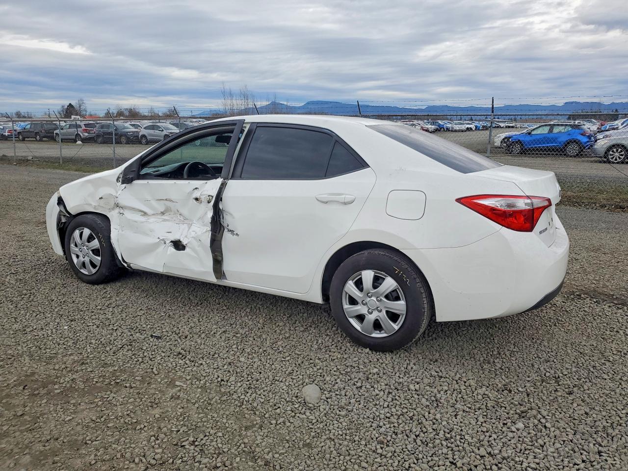 2014 TOYOTA COROLLA L photo 2