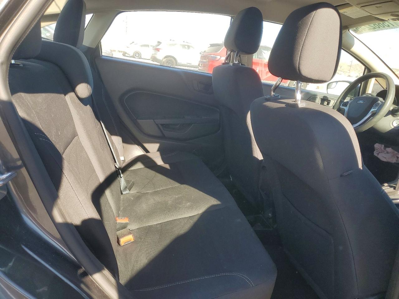 2018 FORD FIESTA SE photo 19