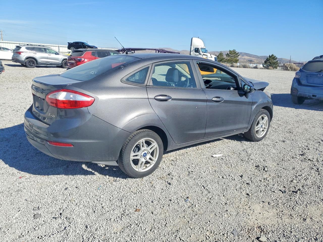 2018 FORD FIESTA SE photo 5