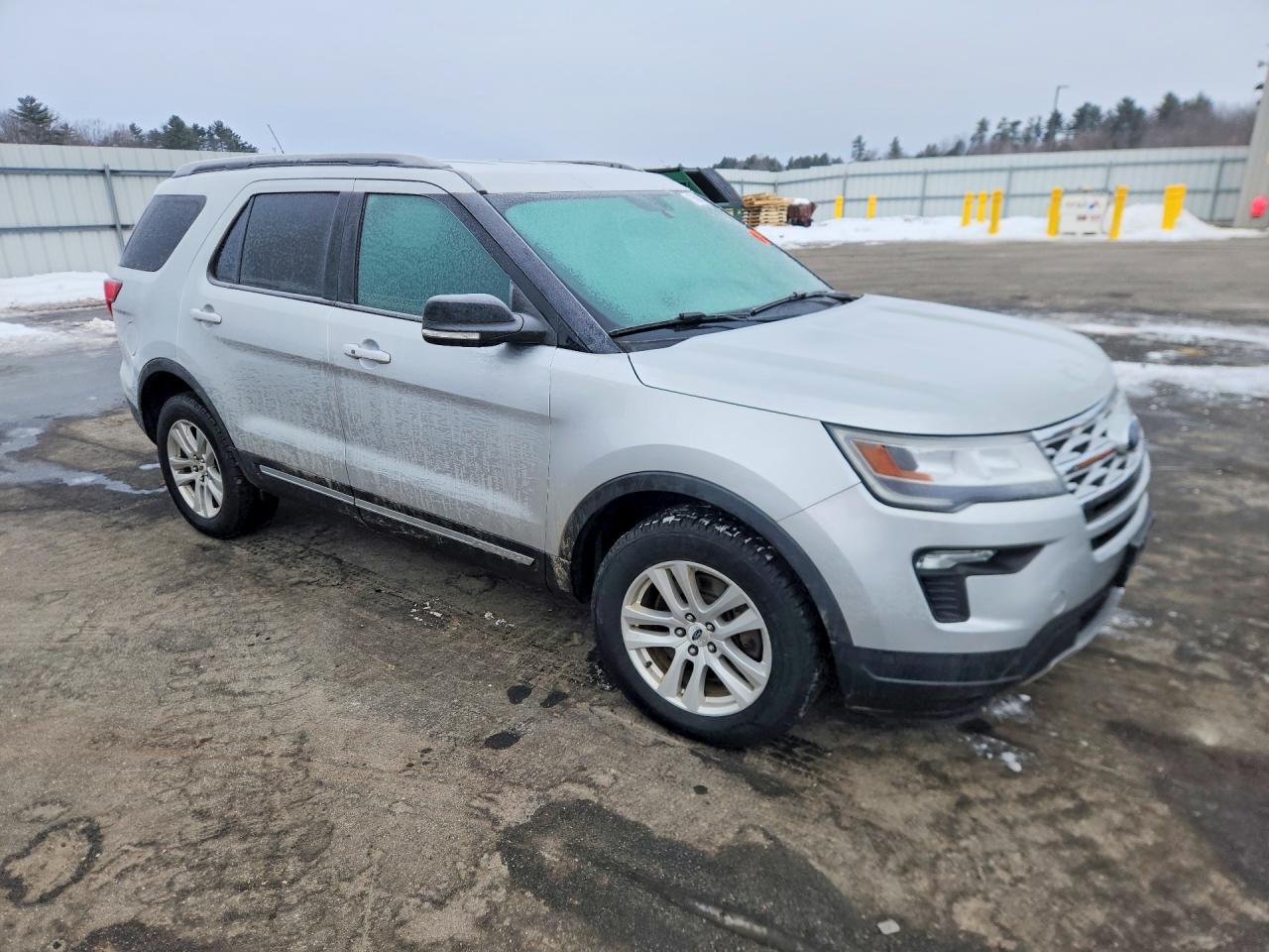 2018 FORD EXPLORER XLT photo 4