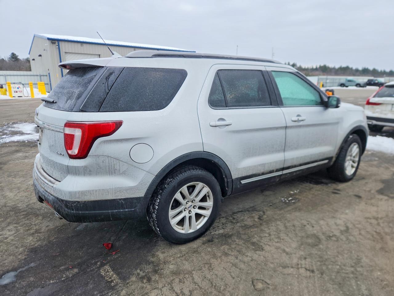 2018 FORD EXPLORER XLT photo 3