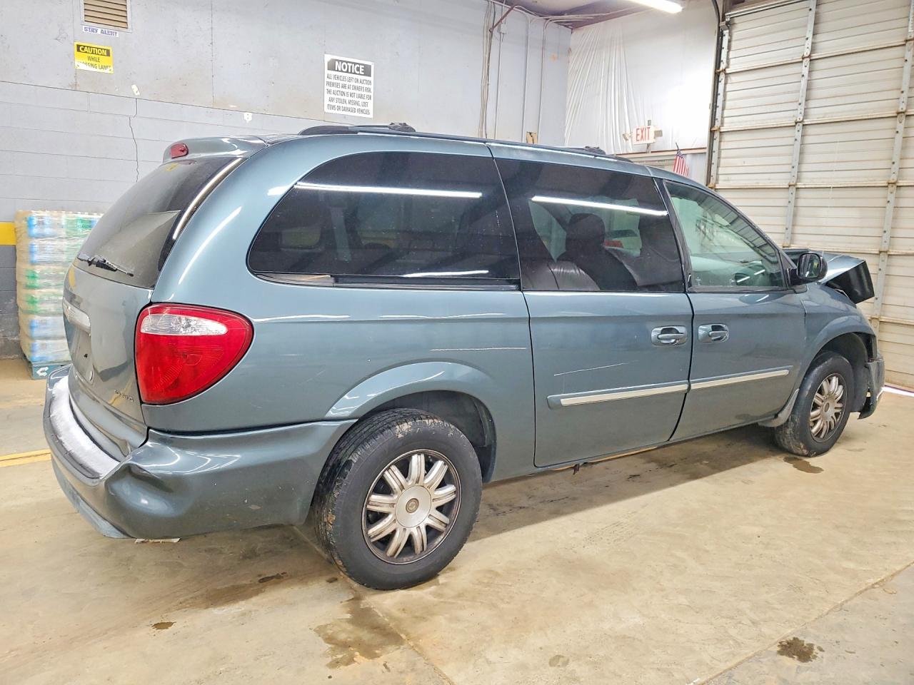 2006 CHRYSLER TOWN & COUNTRY TOURING photo 7