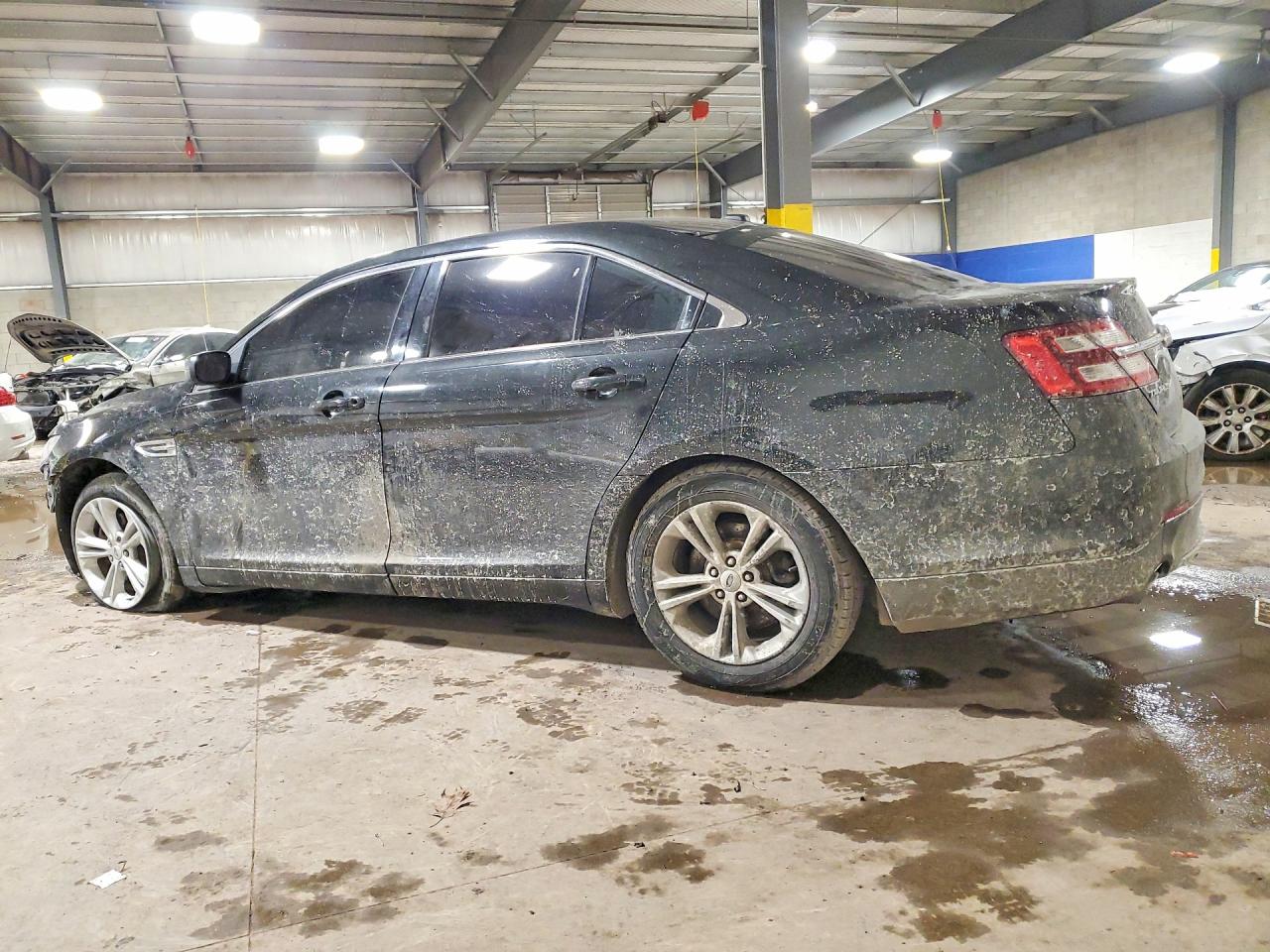 2015 FORD TAURUS SEL photo 4